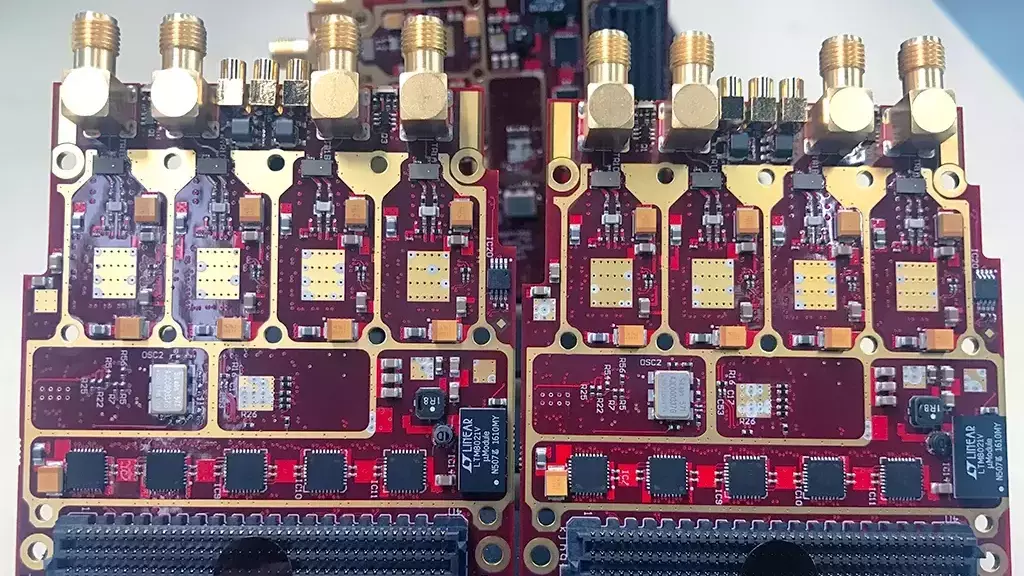 Red Hot PCB: RF digitizer focused in mezzanine for FPGA boards